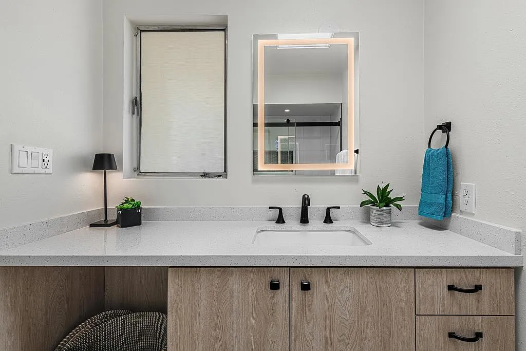 290 N San Jacinto Ave - Photo 6 of 30