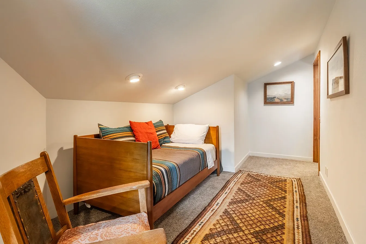 438 Snowcreek Rd - Photo 2 of 30