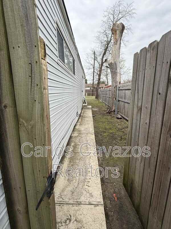 Sylvan Dr #B - Photo 2 of 16