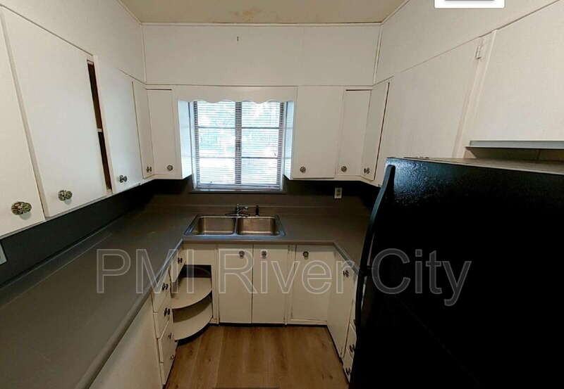 1414 Glengarry Rd - Photo 5 of 14