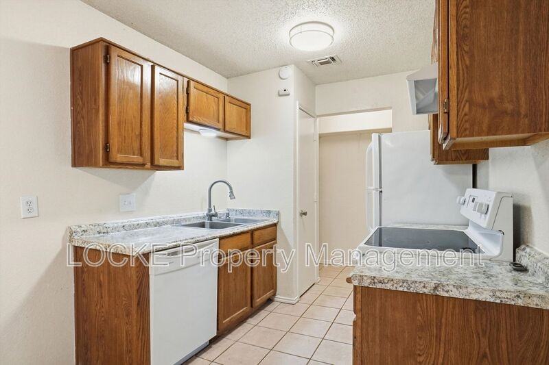 10259 Aurora Dr - Photo 4 of 14