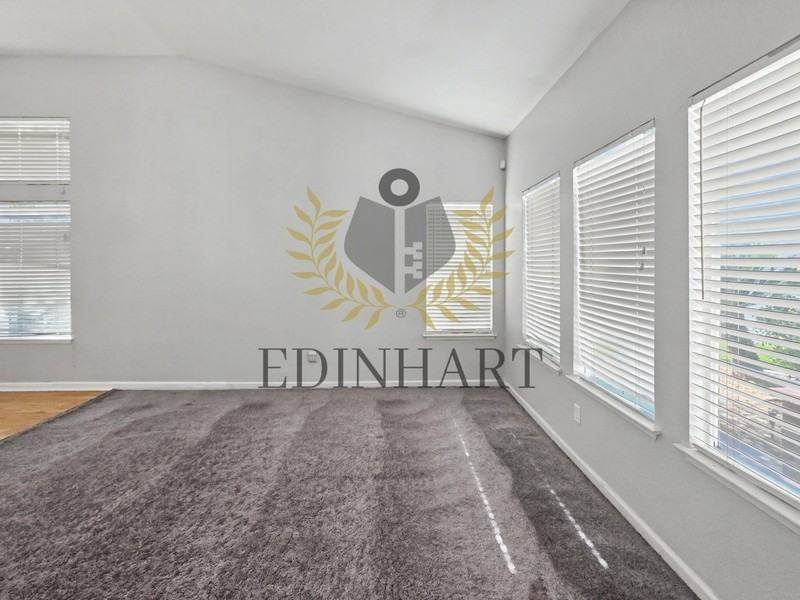 5774 N State St - Photo 6 of 22