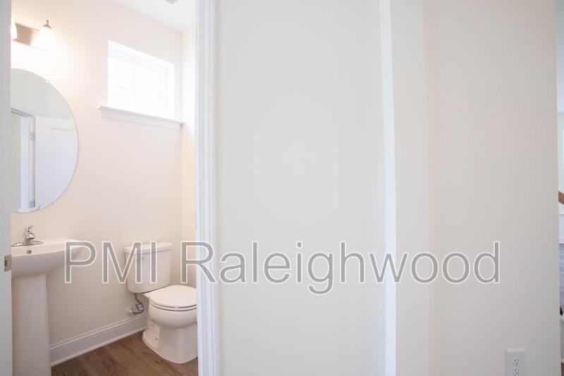 2001 Seford Dr - Photo 5 of 30