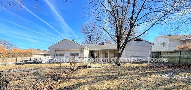 2215 Se Kentucky Ave - Photo 2 of 21