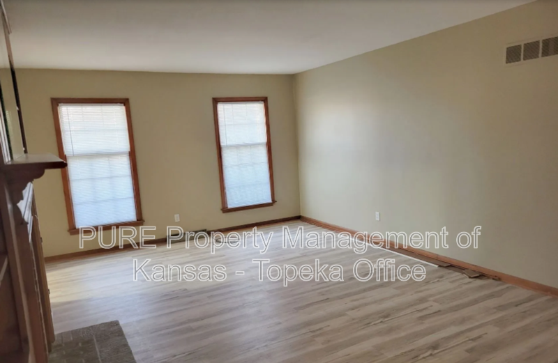 2215 Se Kentucky Ave - Photo 5 of 21