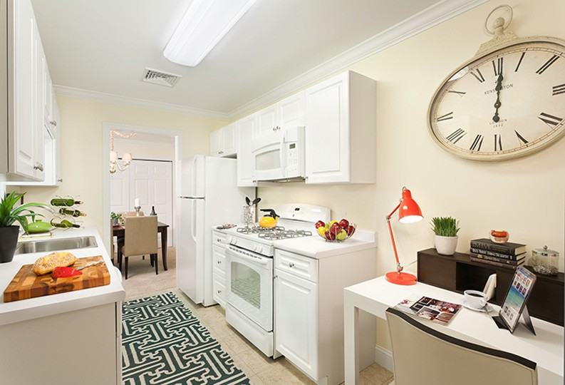 140 Plymouth Dr #B - Photo 2 of 13