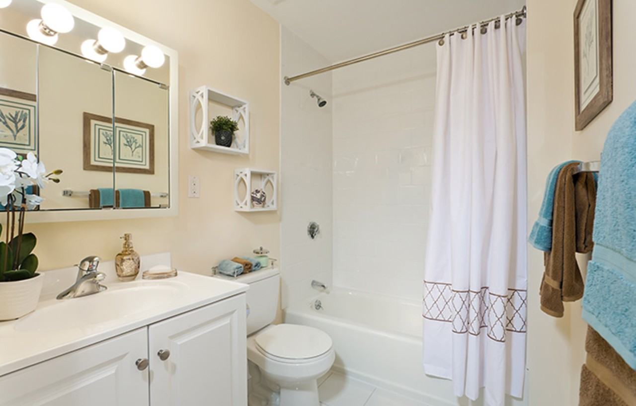 140 Plymouth Dr #B - Photo 5 of 13