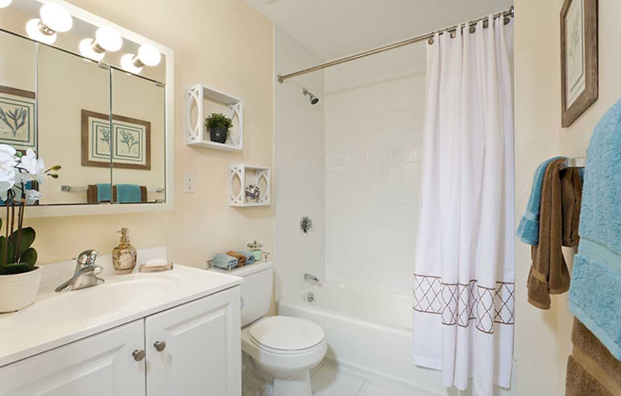 103 Plymouth Dr #2A - Photo 3 of 13