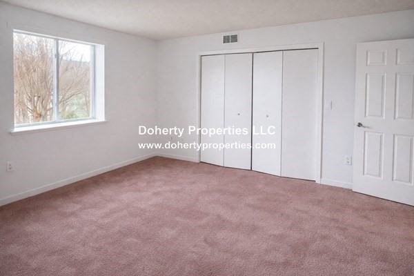 476 Riverside Dr #303 - Photo 3 of 4