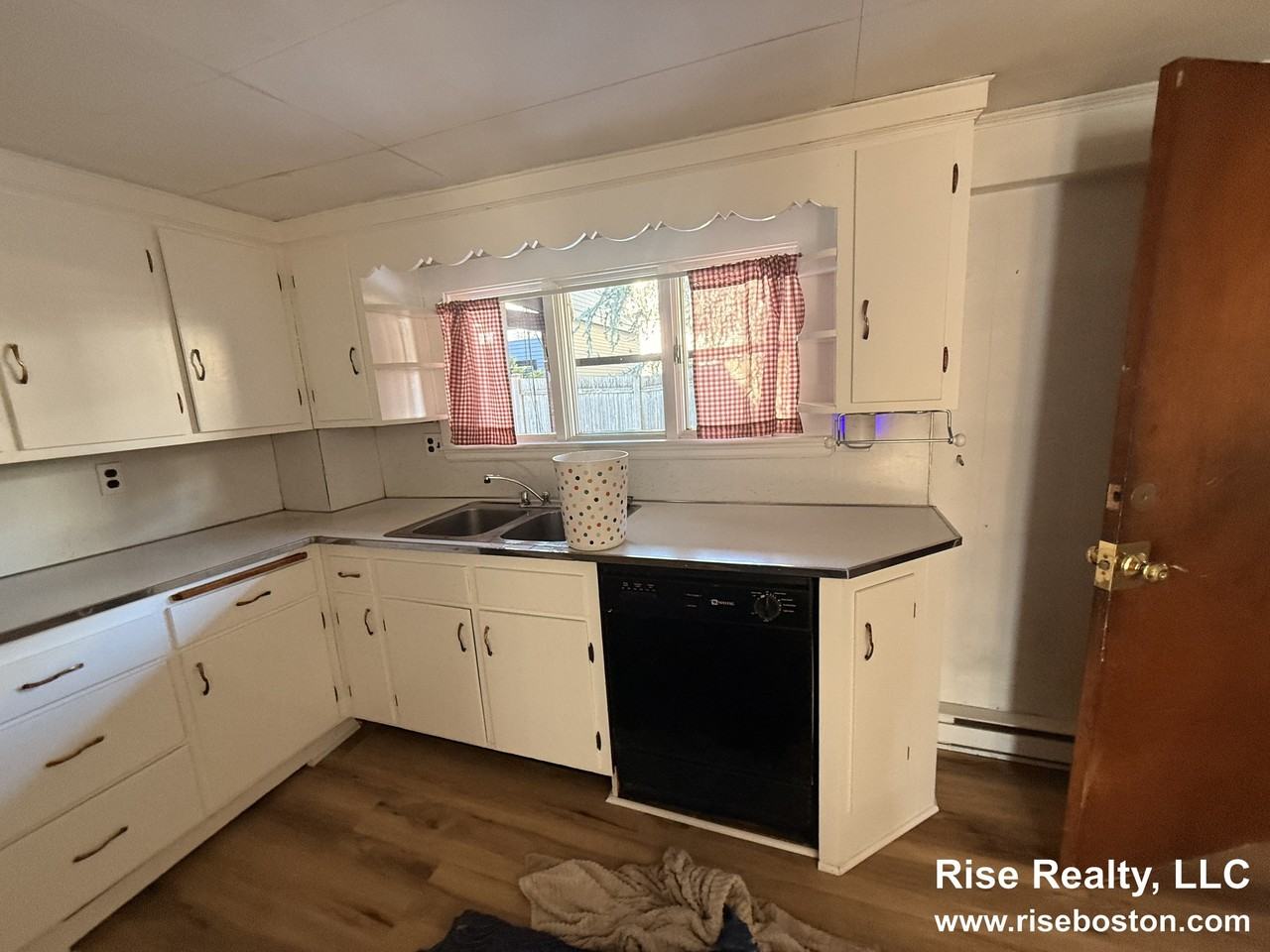 195 Mount Auburn St - Photo 3 of 10