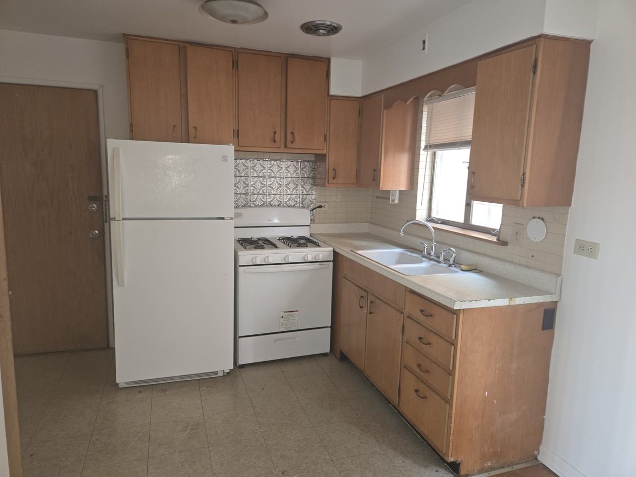 1928 Hickory Rd #1N - Photo 4 of 11