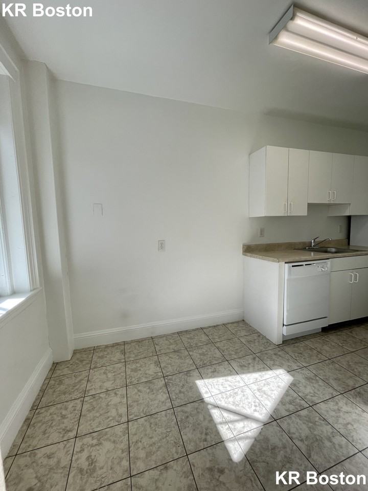 Kilsyth Rd #22 - Photo 6 of 32