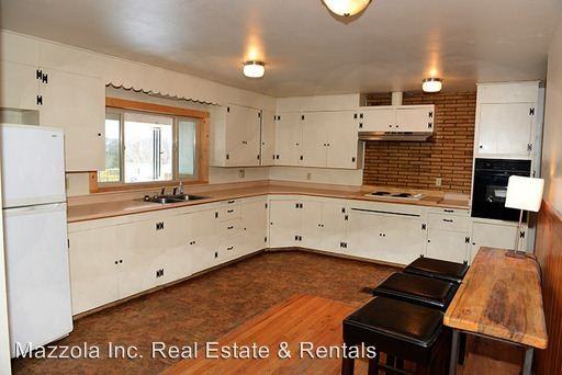 4 Andrew Ln - Photo 3 of 16