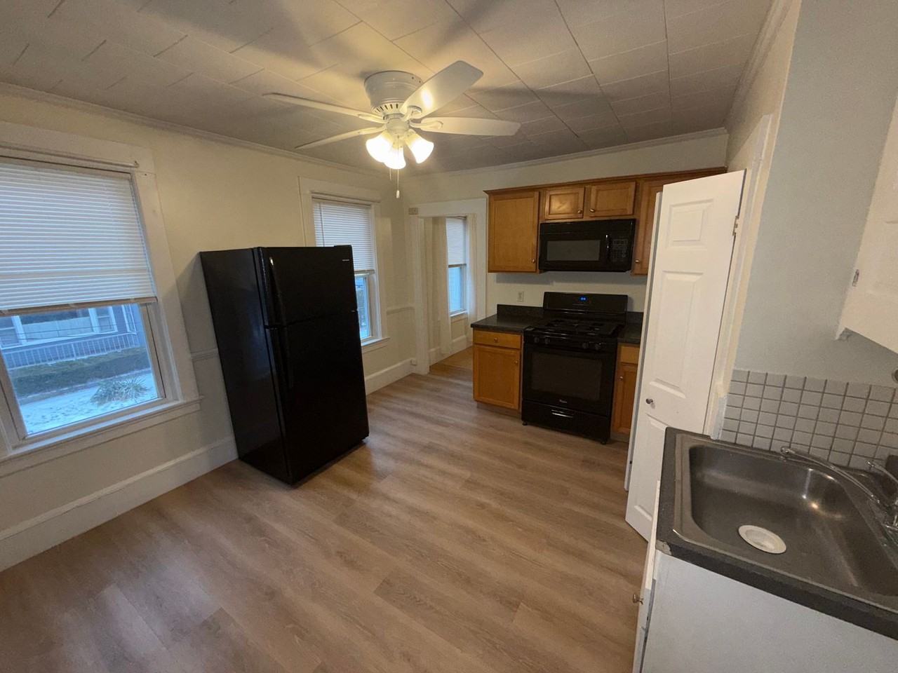 36 2nd St #A - Photo 3 of 11