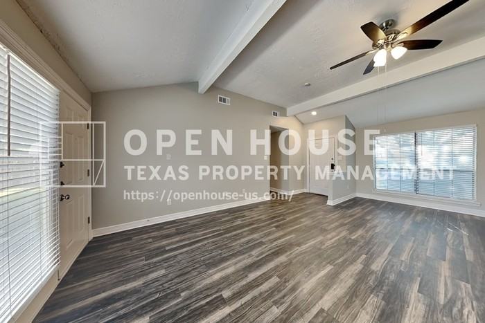 1213 Seabrook Dr - Photo 4 of 23