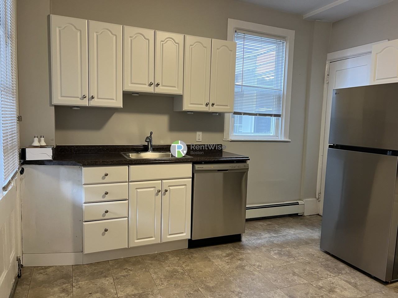 218 Banks St #8 - Photo 2 of 13