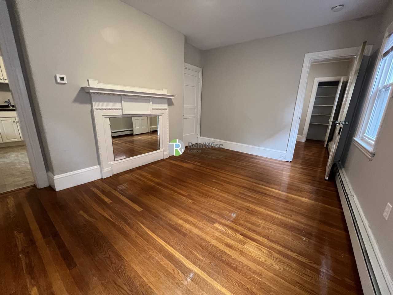 218 Banks St #8 - Photo 5 of 13