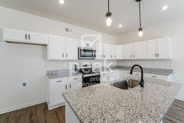 247 4th Ave - Photo 7 of 23