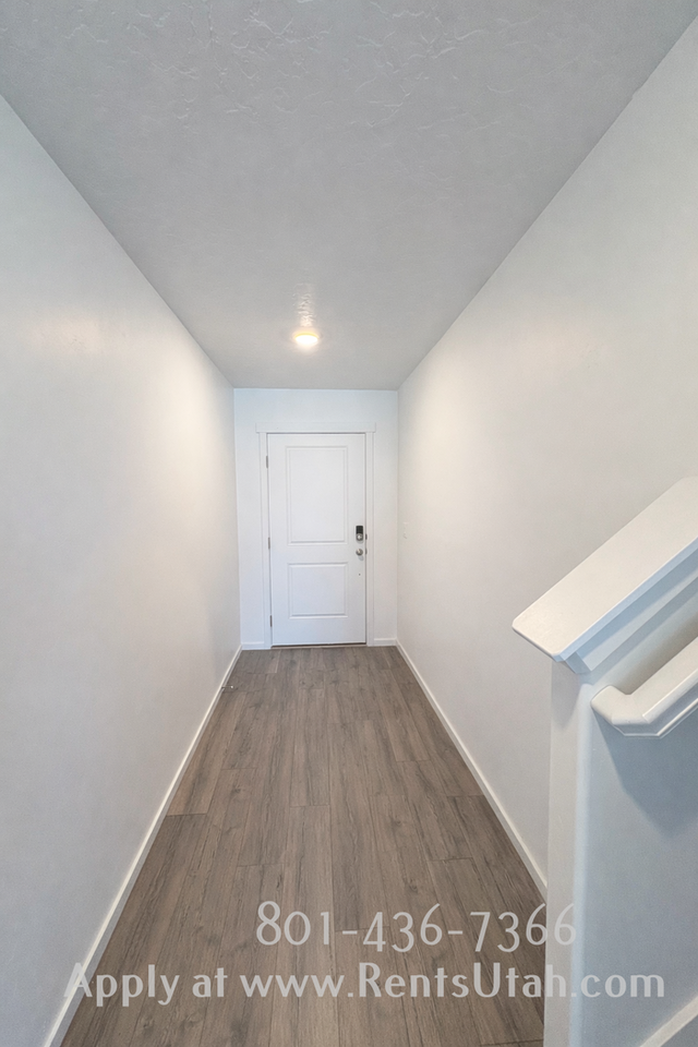 629 N Scuttlebutt Ln #1 - Photo 3 of 39