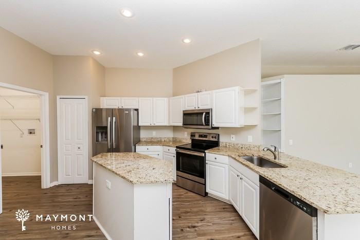 8740 Ashworth Dr - Photo 5 of 14