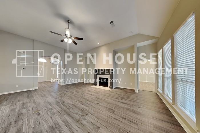 11781 Cotswold Dr - Photo 4 of 23