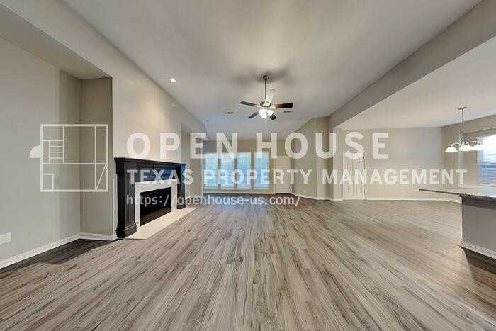 11781 Cotswold Dr - Photo 5 of 23