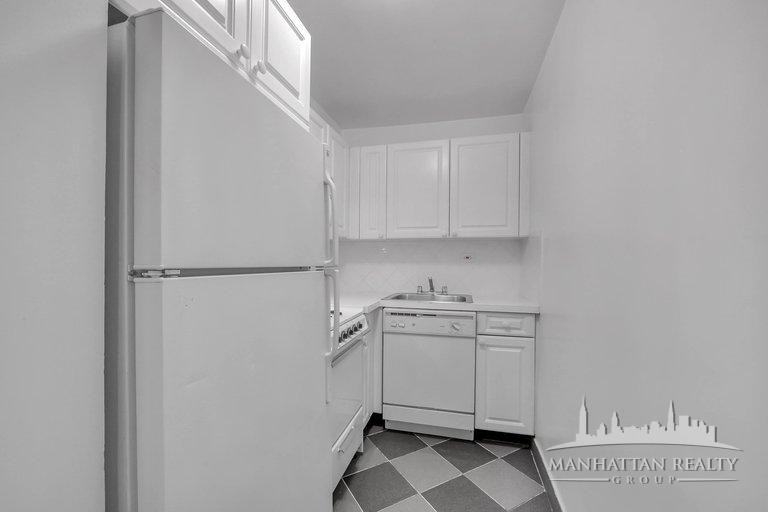 E 51st St #5F - Photo 4 of 8