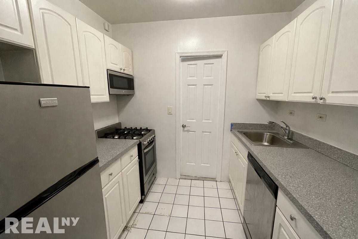 1273 3rd Ave #24 - Photo 2 of 5