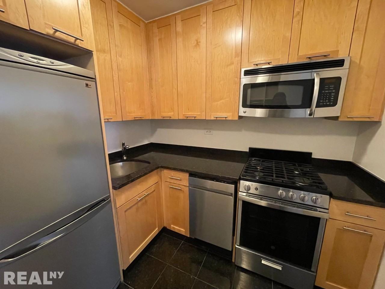435 E 79th St #10M - Photo 2 of 12