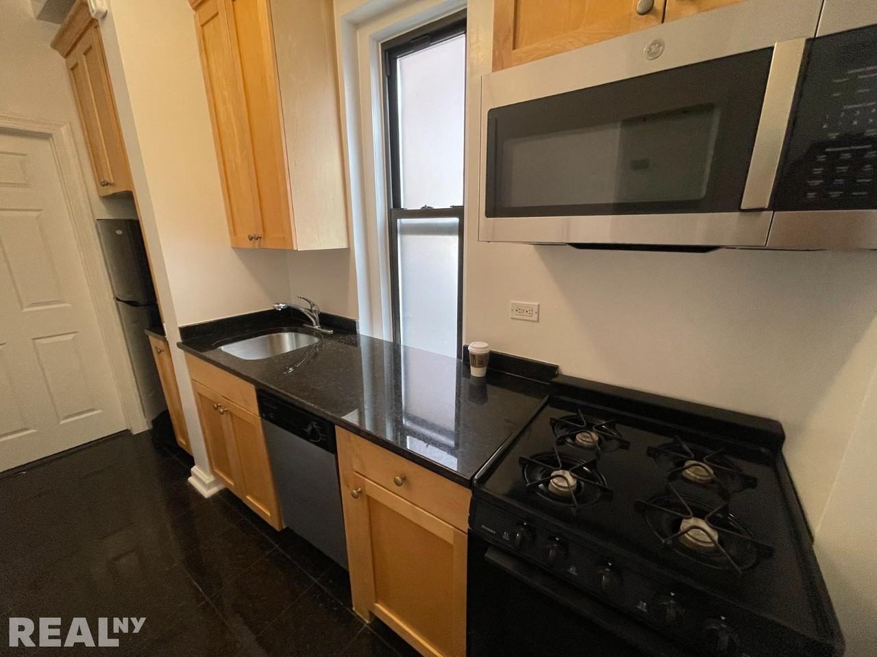 152 E 84th St #2D - Photo 3 of 6