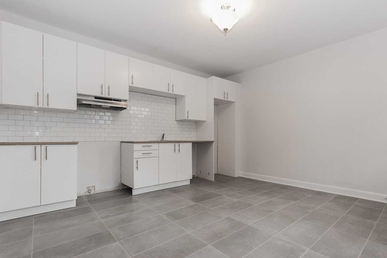 370 11e Avenue - Photo 2 of 11