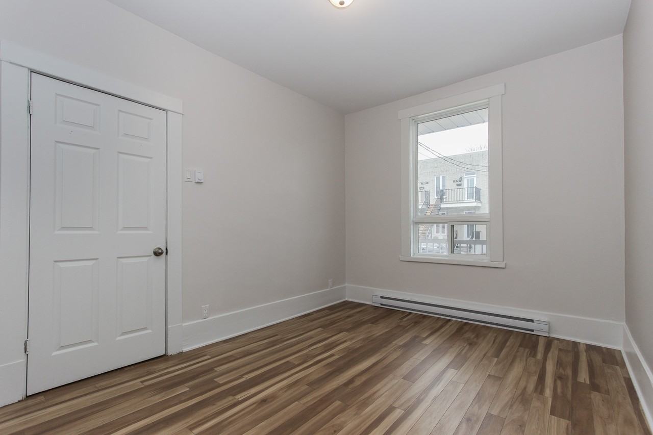 370 11e Avenue - Photo 4 of 11