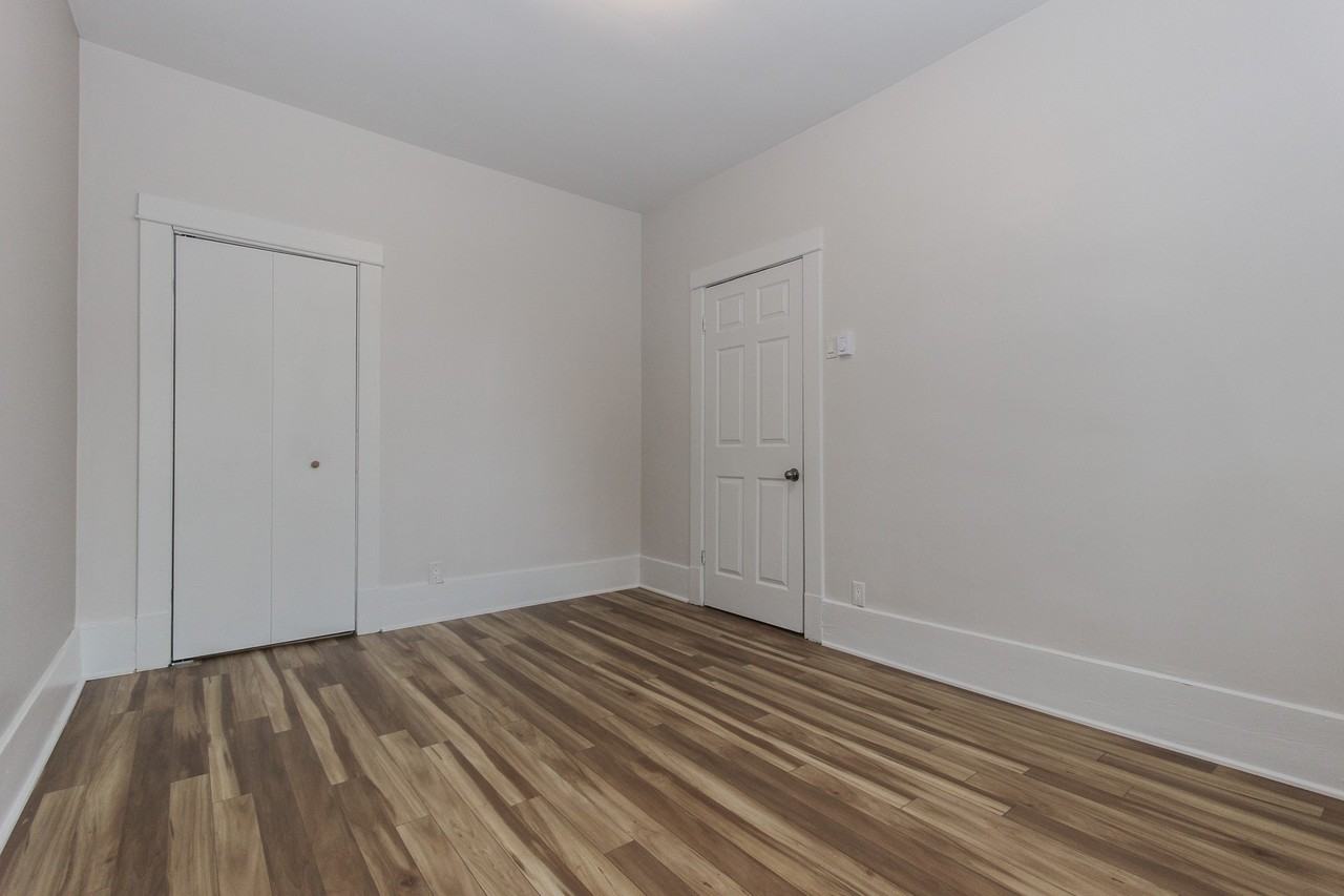 370 11e Avenue - Photo 5 of 11