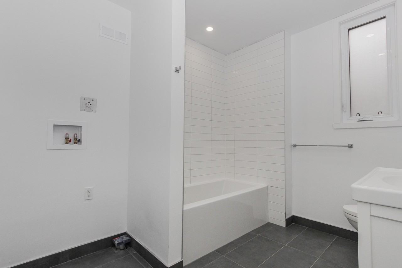 370 11e Avenue - Photo 7 of 11