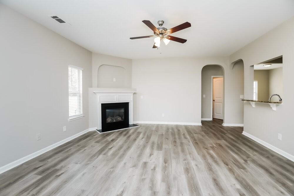 564 Hideaway Dr - Photo 5 of 17