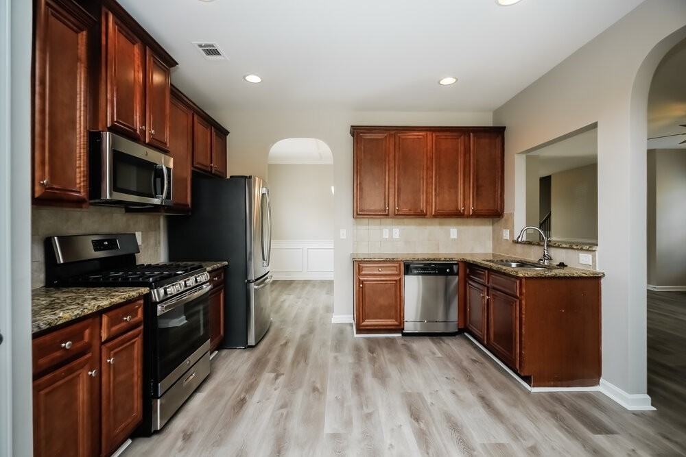 564 Hideaway Dr - Photo 7 of 17