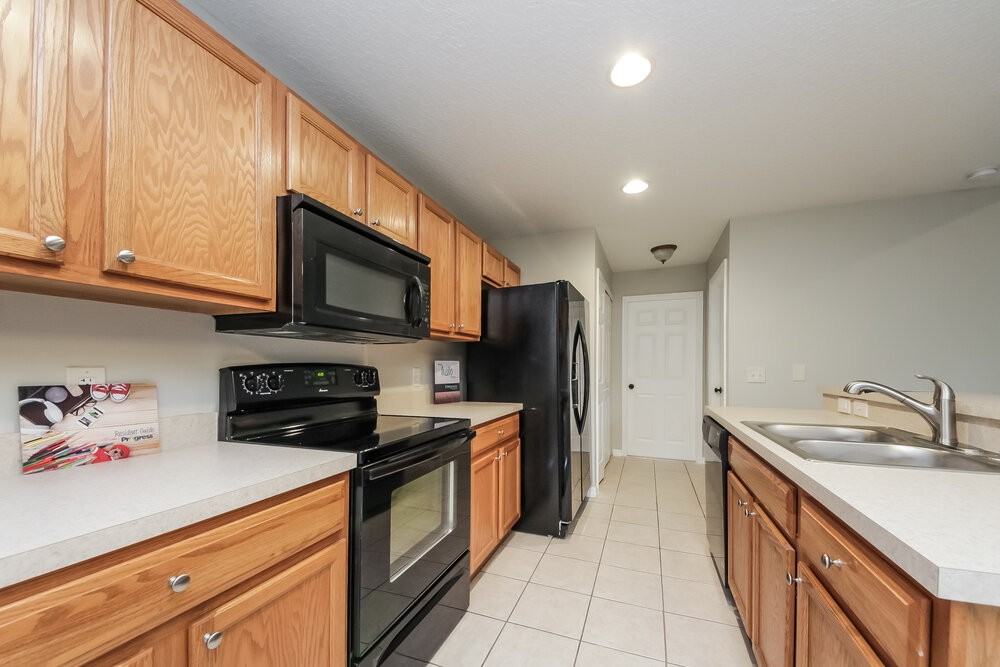 1738 Sherbourne St - Photo 6 of 15