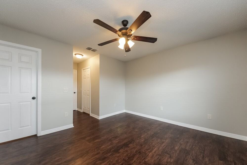 1738 Sherbourne St - Photo 7 of 15