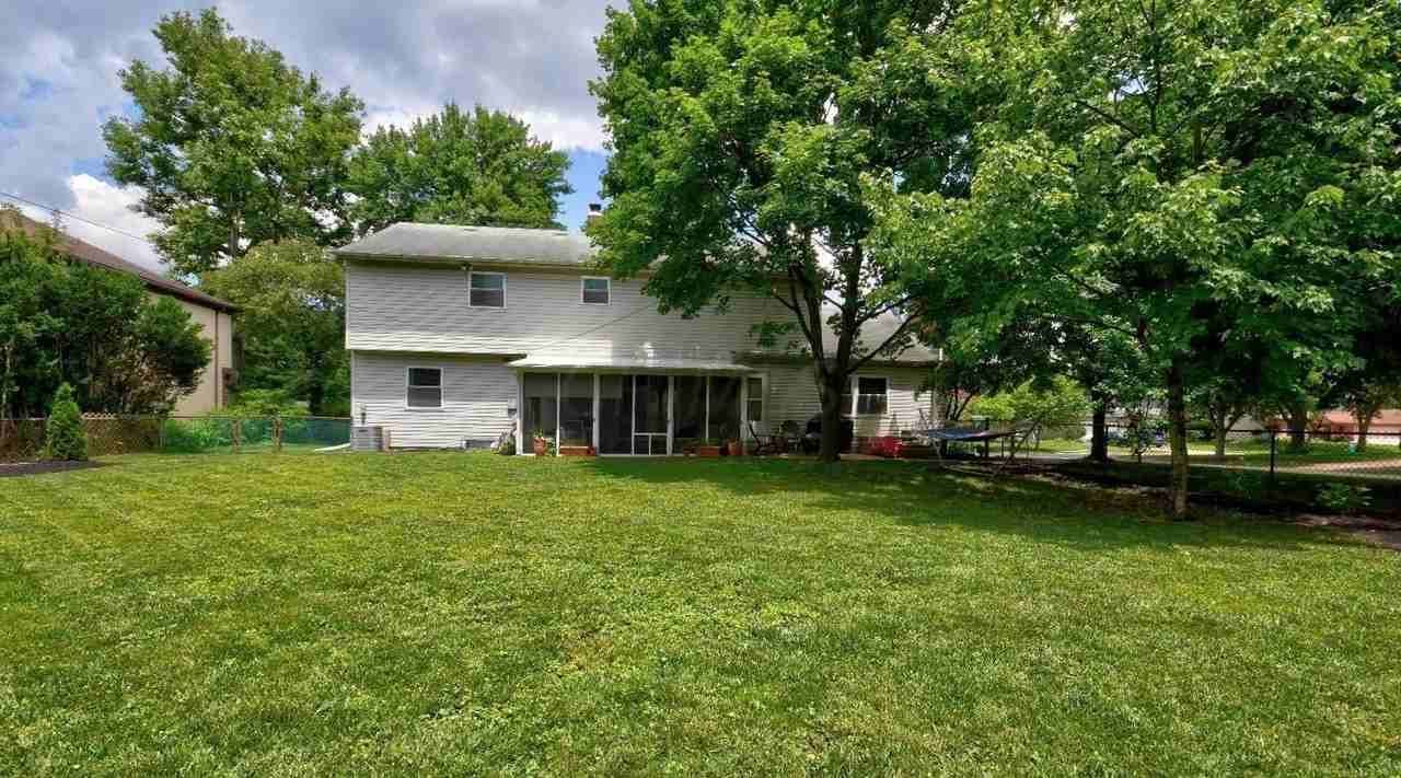 303 Greenglade Ave - Photo 4 of 39