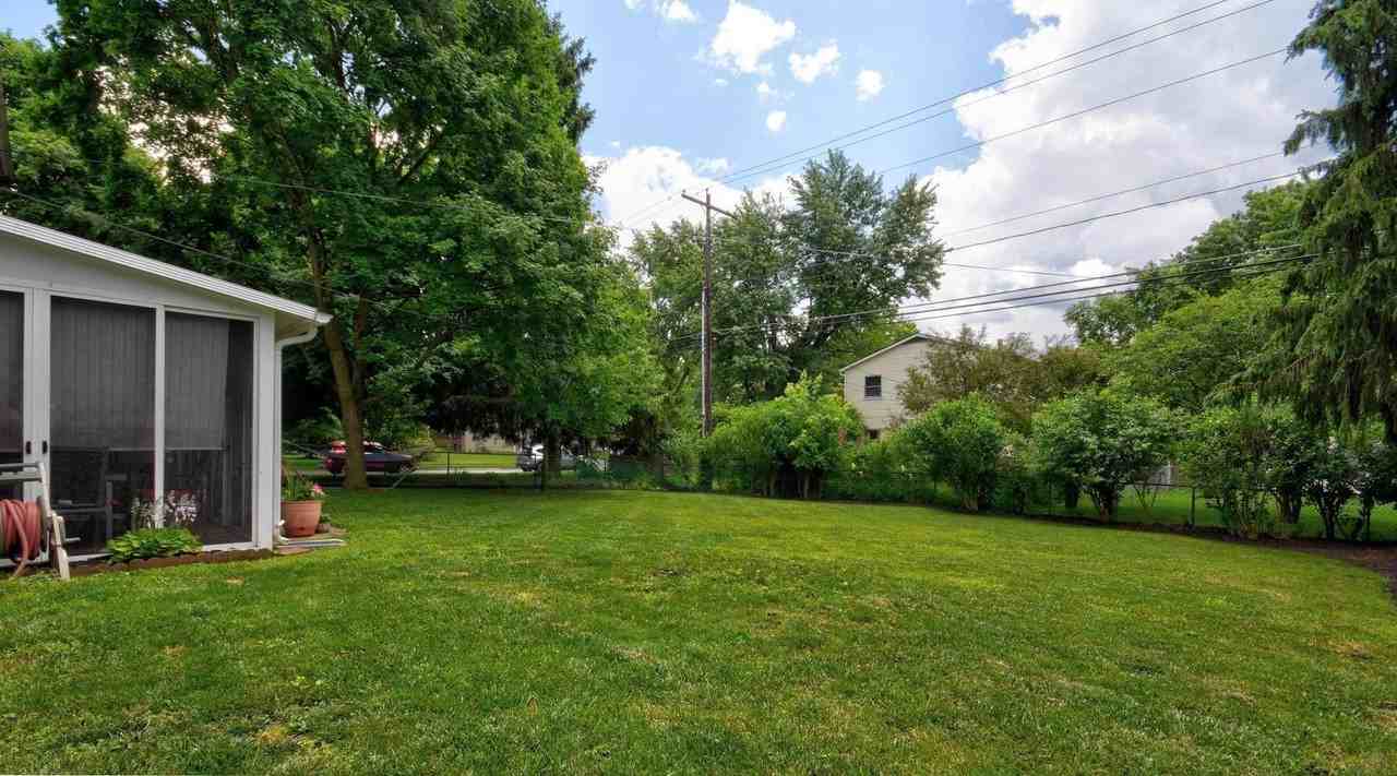 303 Greenglade Ave - Photo 5 of 39