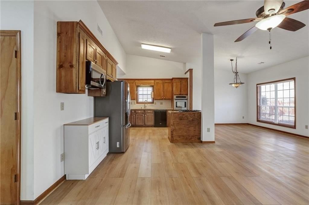 487 Ravinia Way - Photo 6 of 45