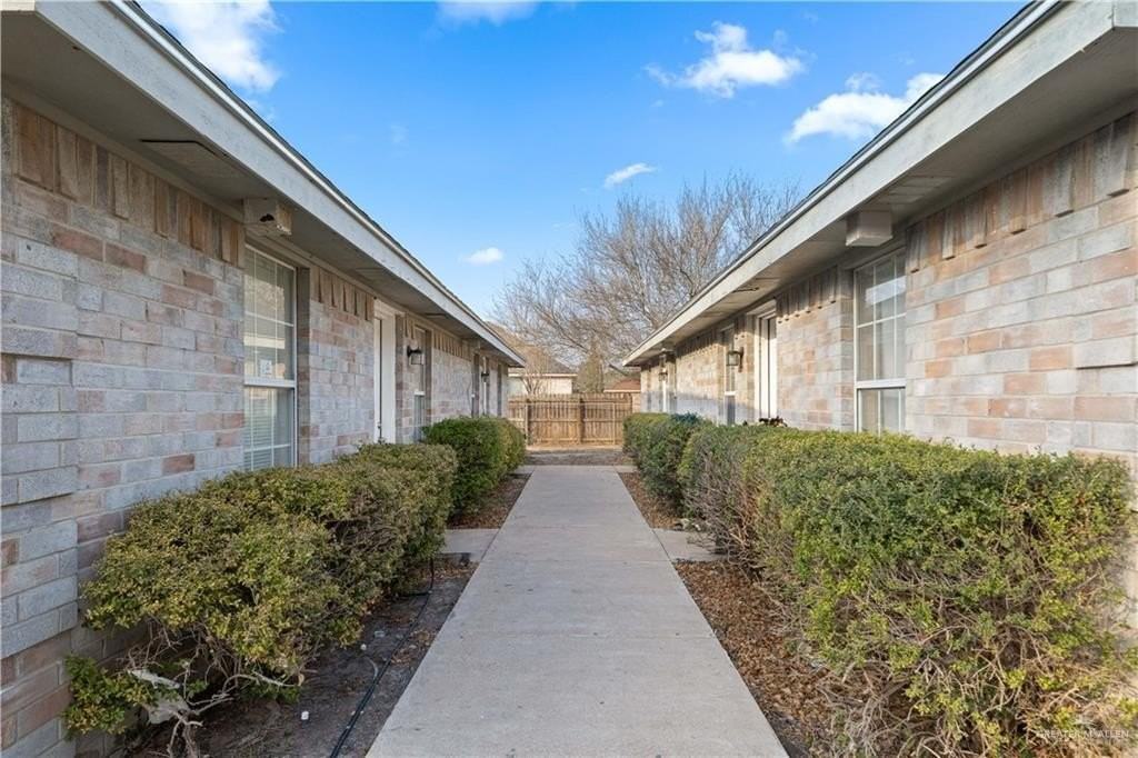 1219 W Carmen Ave Apt 1 #1 - Photo 2 of 14