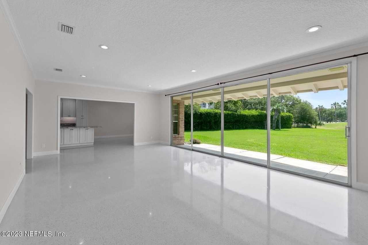 221 Pablo Rd - Photo 5 of 27