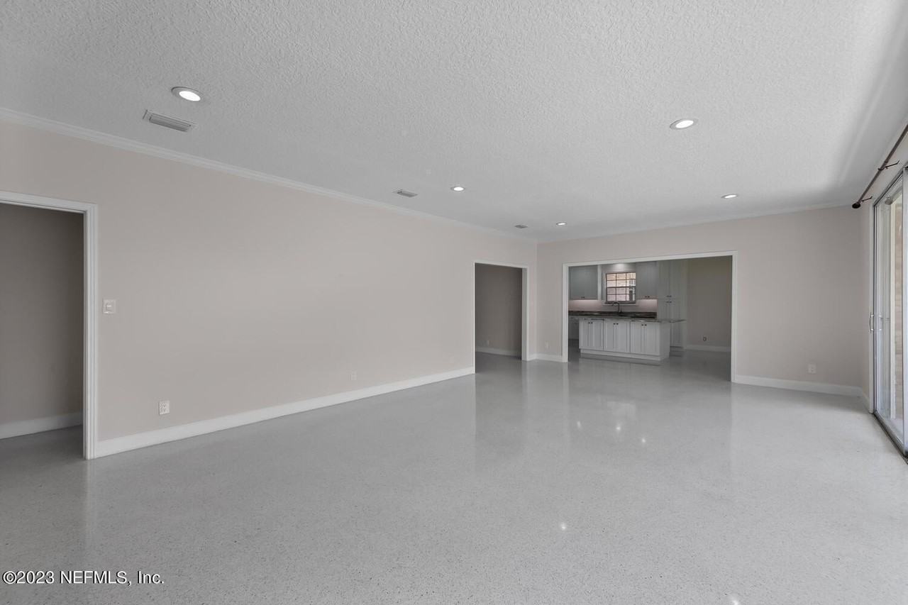 221 Pablo Rd - Photo 6 of 27