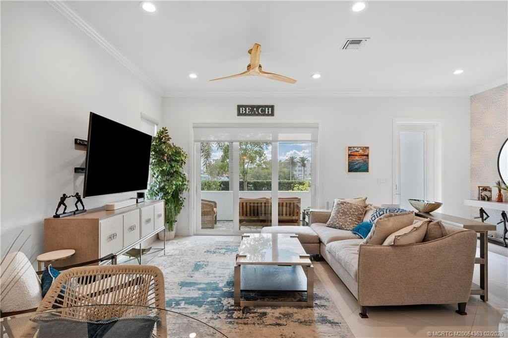 521 Sw Ocean Blvd - Photo 7 of 46