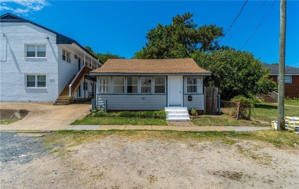 1011 Hillside Ave - Photo 2 of 15