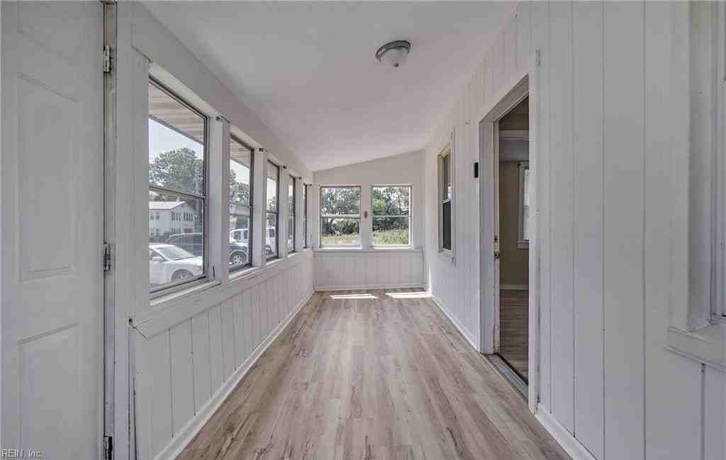 1011 Hillside Ave - Photo 3 of 15