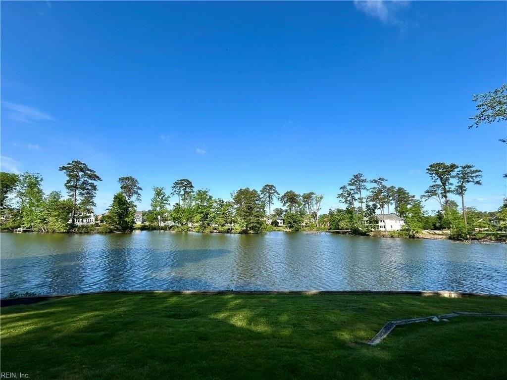 805 De La Fayette Ct - Photo 3 of 33