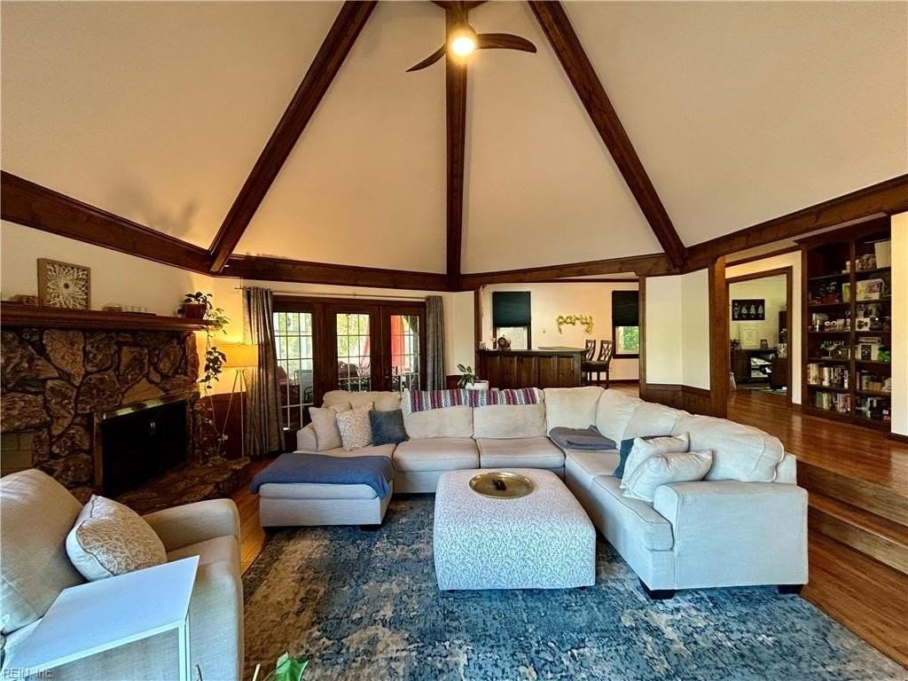 805 De La Fayette Ct - Photo 5 of 33