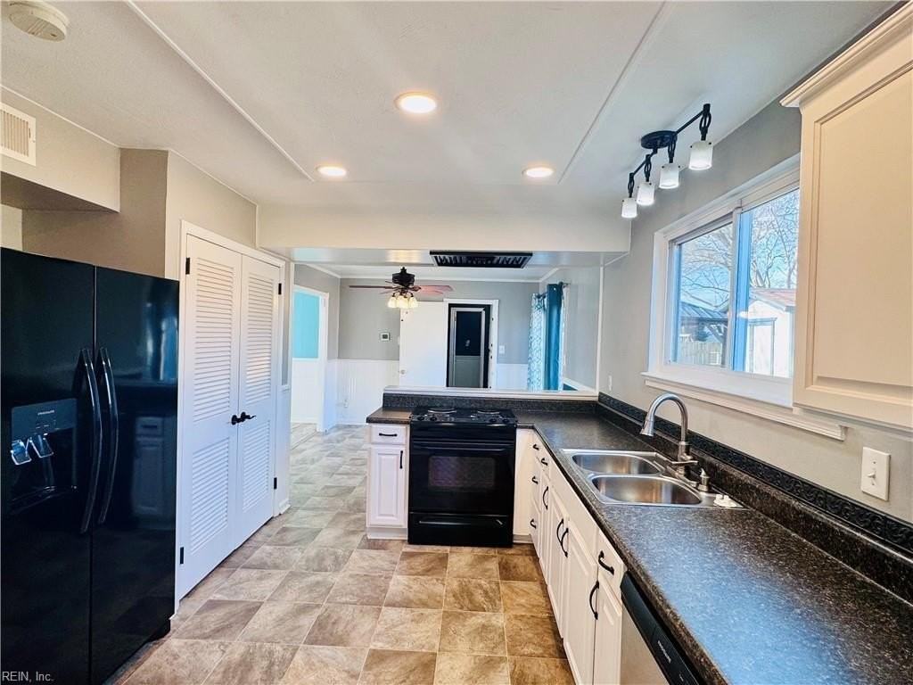 3856 Windsor Gate Rd - Photo 4 of 39